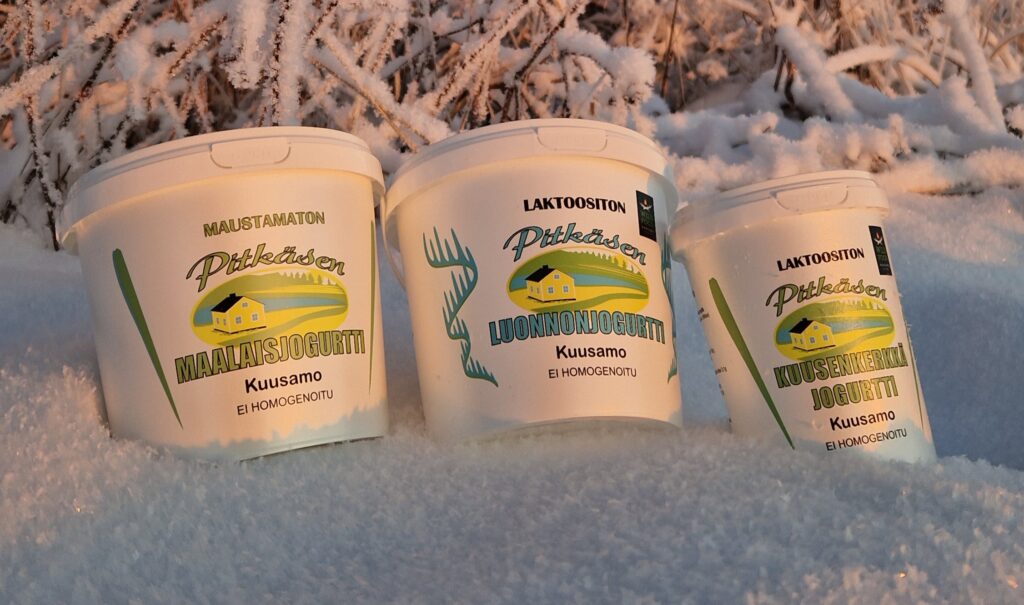 Pitkäsen jogurttipurkit lumihangessa