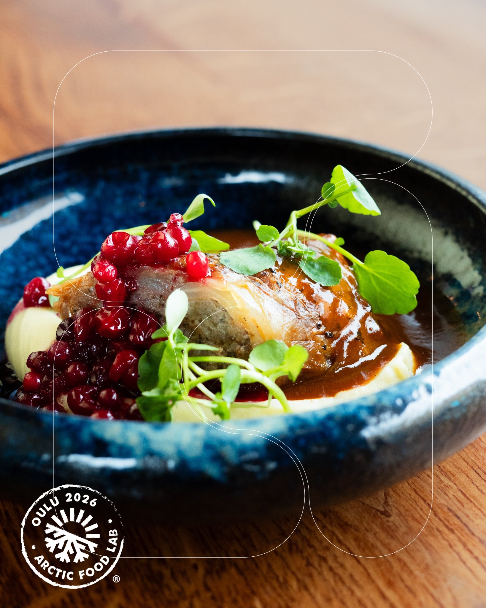 Gourmet-ateria puolukoilla, vihreillä koristeilla Oulussa