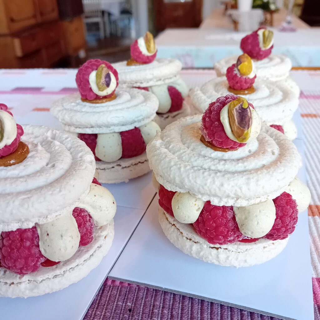 Raspberry-macaron pastry
