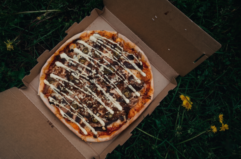 Känkkypizza pahvilaatikossa